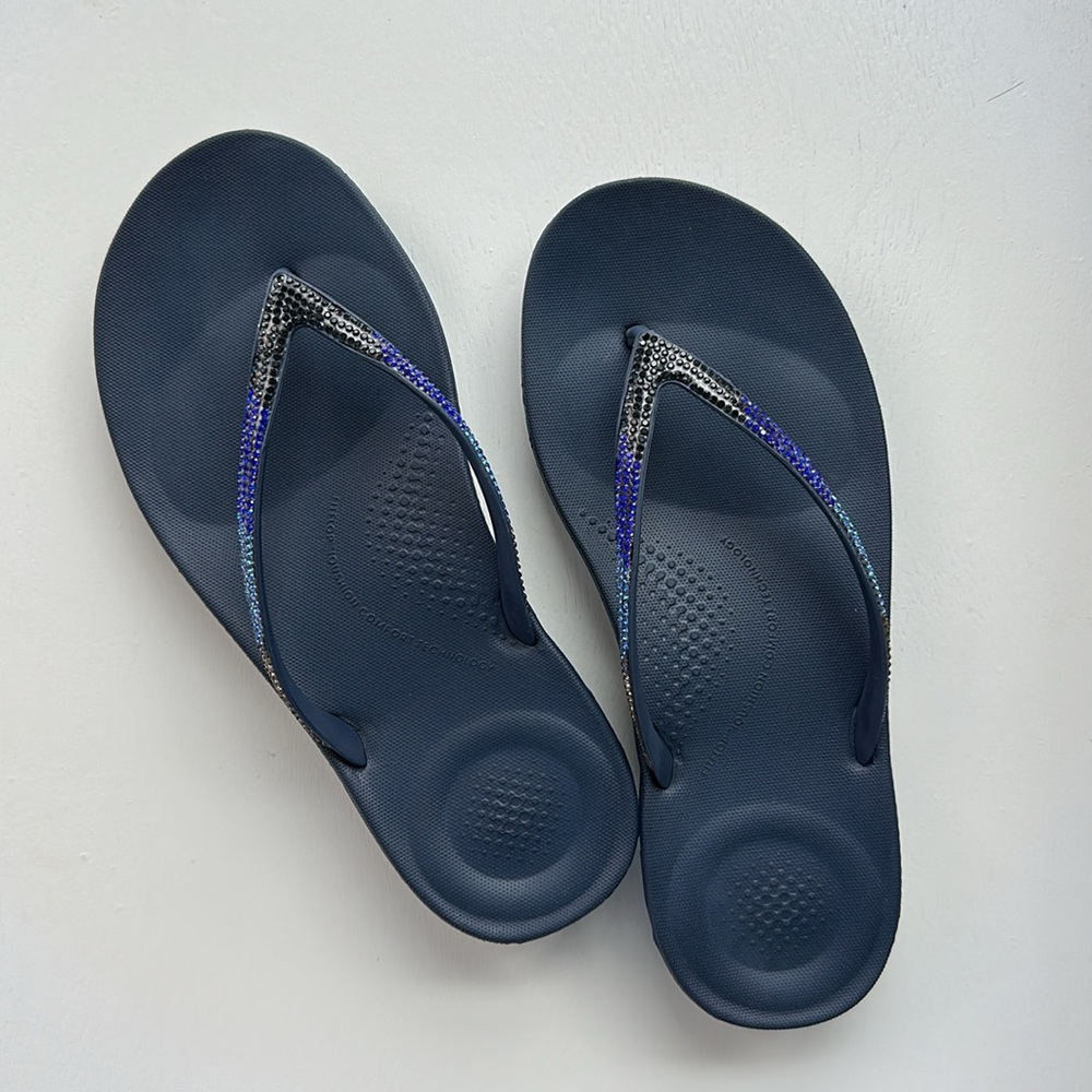 FitFlop Womens Size 5 Flip Flops Navy Ombre IQushion Ergonomic Arch Support